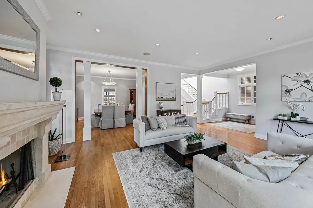 1852 West Wellington Avenue Chicago IL 60657