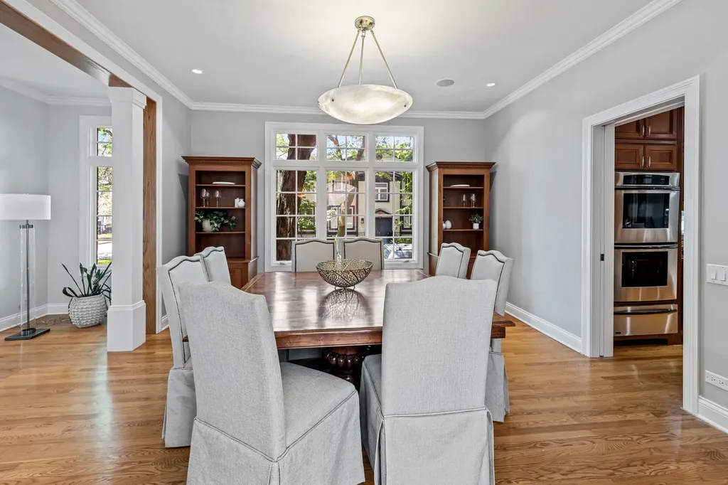 1852 West Wellington Avenue Chicago IL 60657