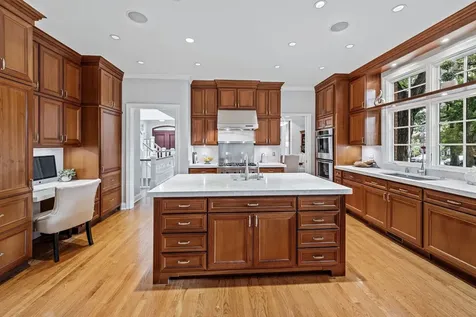 1852 West Wellington Avenue Chicago IL 60657