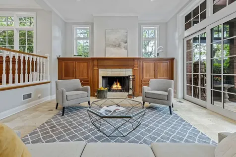 1852 West Wellington Avenue Chicago IL 60657