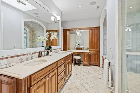 1852 West Wellington Avenue Chicago IL 60657
