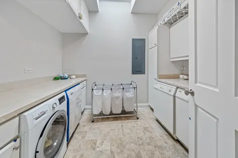 1852 West Wellington Avenue Chicago IL 60657