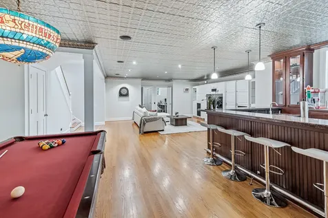 1852 West Wellington Avenue Chicago IL 60657