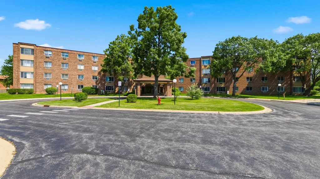 1880 Bonnie Lane Hoffman Estates IL 60169