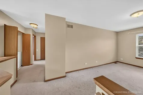 738 Silk Oak Lane Crystal Lake IL 60014