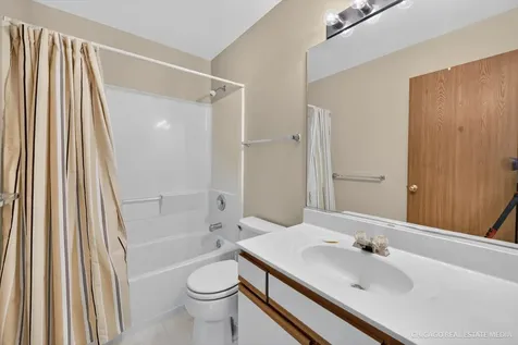 738 Silk Oak Lane Crystal Lake IL 60014