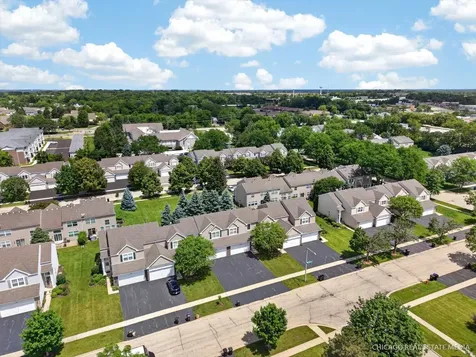 738 Silk Oak Lane Crystal Lake IL 60014
