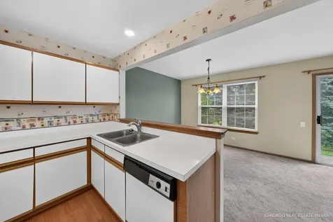 738 Silk Oak Lane Crystal Lake IL 60014