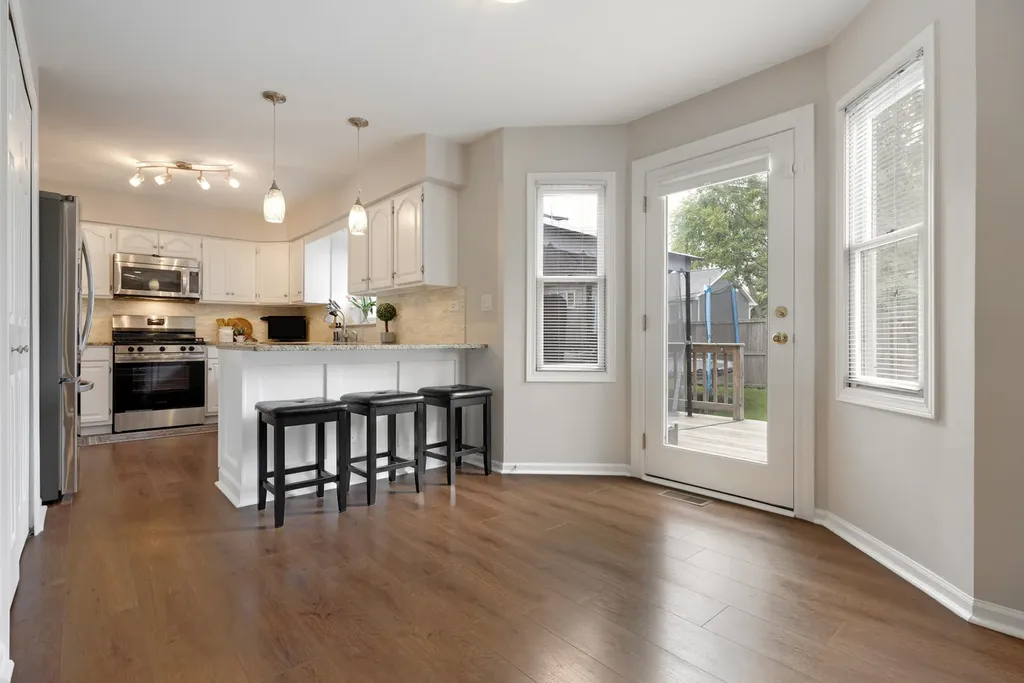 1598 Lois Ann Lane Naperville IL 60563