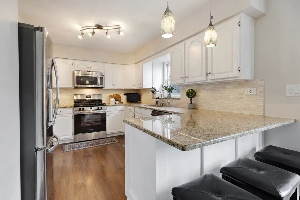 1598 Lois Ann Lane Naperville IL 60563