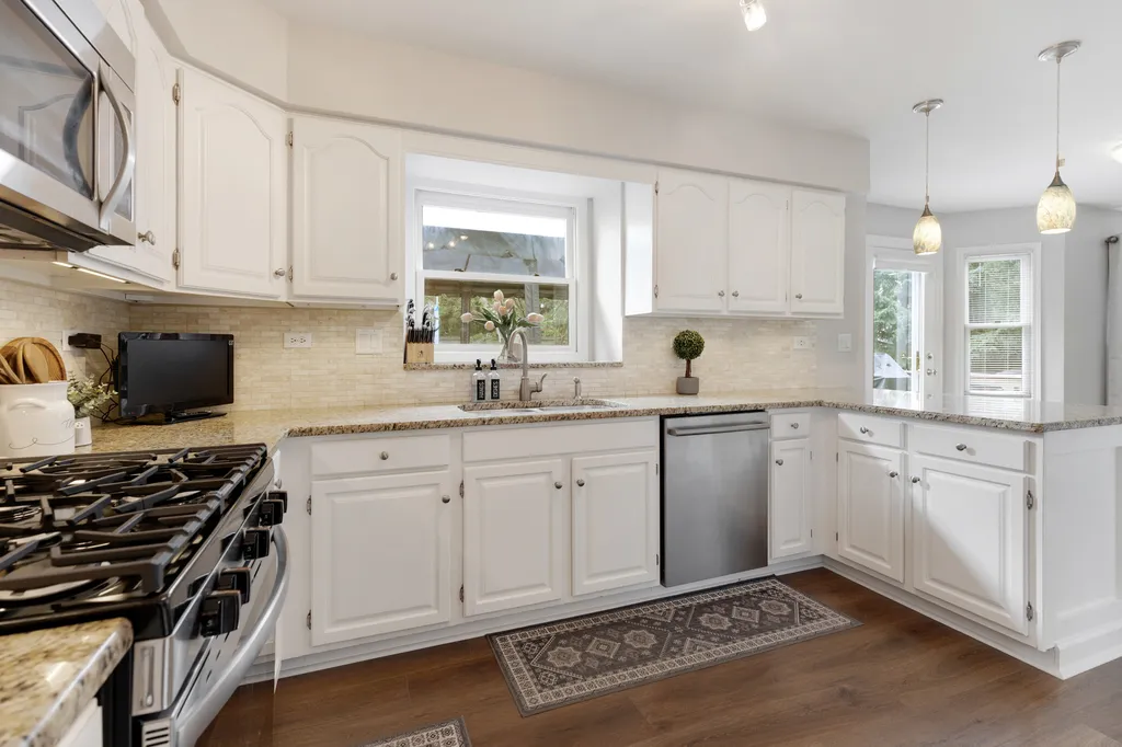 1598 Lois Ann Lane Naperville IL 60563