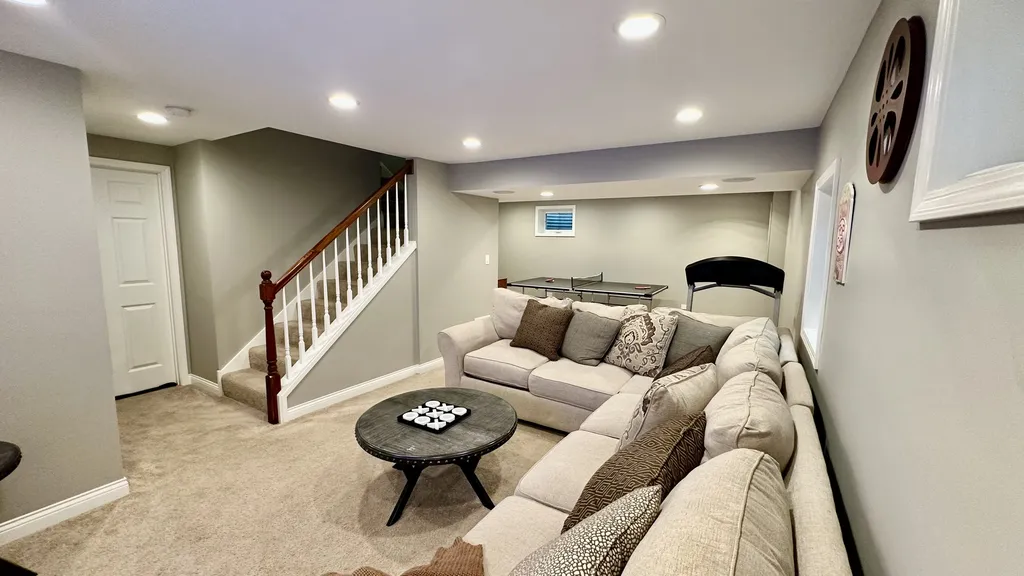 1598 Lois Ann Lane Naperville IL 60563