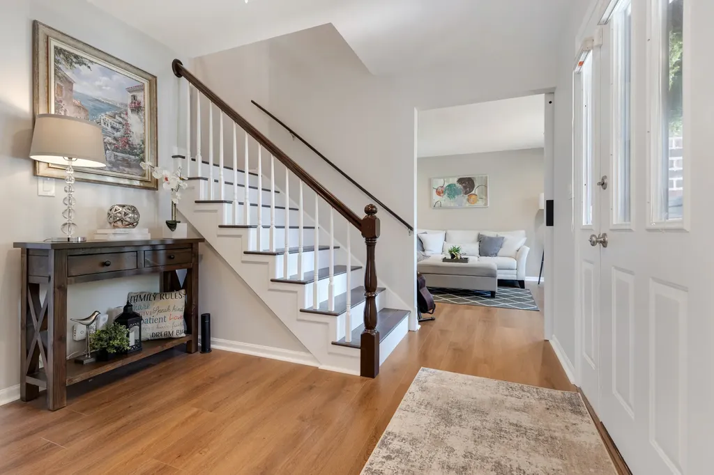 1598 Lois Ann Lane Naperville IL 60563