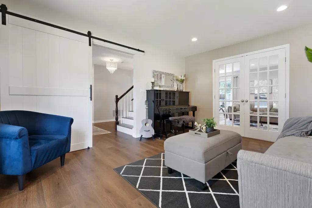 1598 Lois Ann Lane Naperville IL 60563