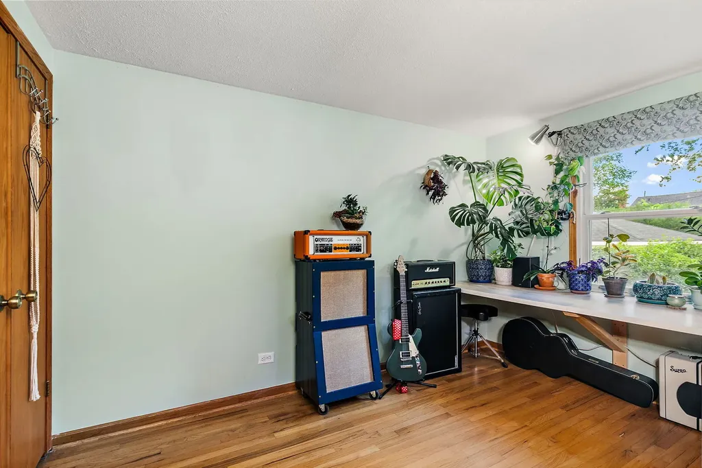 117 South Erie Street Wheaton IL 60187