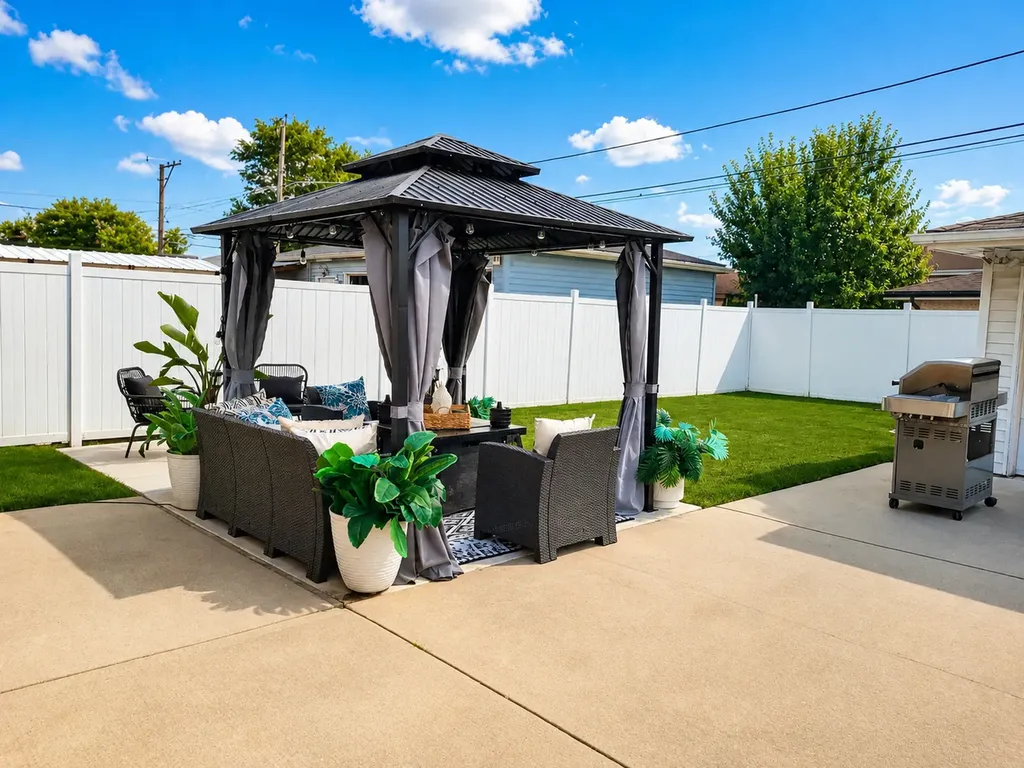 8630 South Kilbourn Avenue Chicago IL 60652