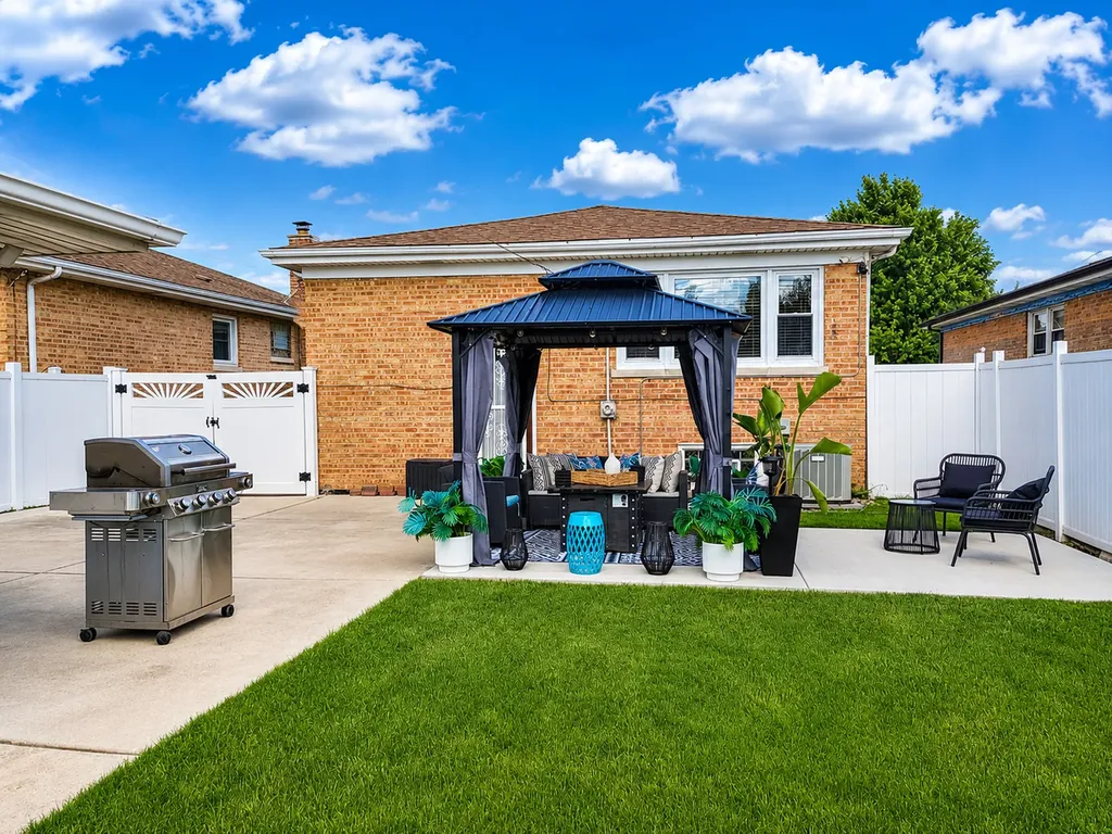 8630 South Kilbourn Avenue Chicago IL 60652