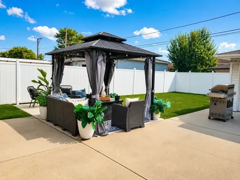 8630 South Kilbourn Avenue Chicago IL 60652