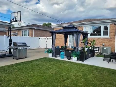 8630 South Kilbourn Avenue Chicago IL 60652