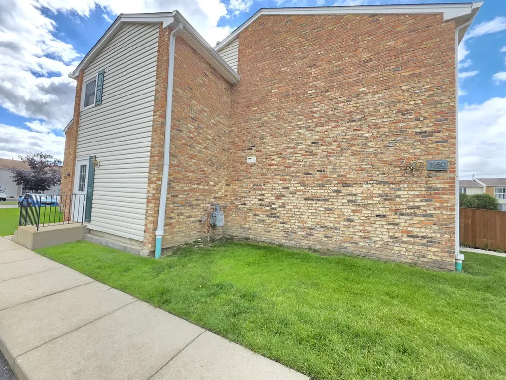 1950 Kenilworth Circle Hoffman Estates IL 60169