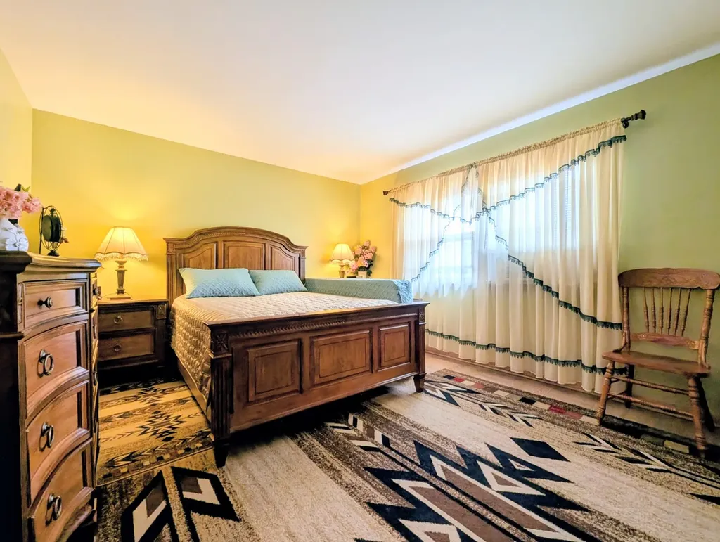 4229 North Keystone Avenue Chicago IL 60641