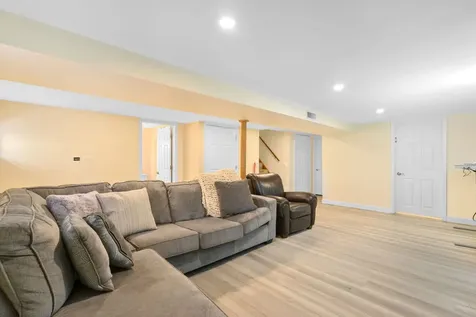 292 East Burlington Street Riverside IL 60546