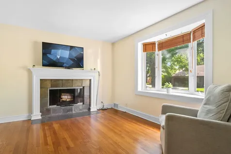 292 East Burlington Street Riverside IL 60546