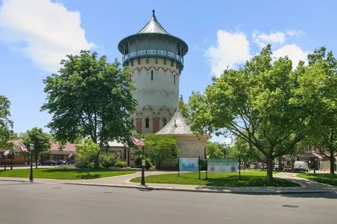 292 East Burlington Street Riverside IL 60546