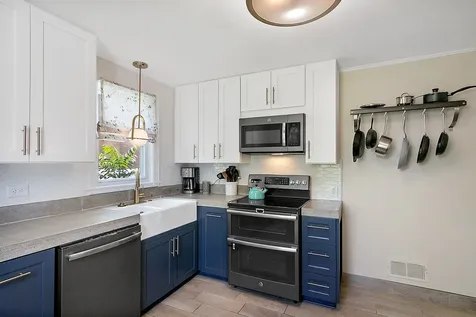292 East Burlington Street Riverside IL 60546