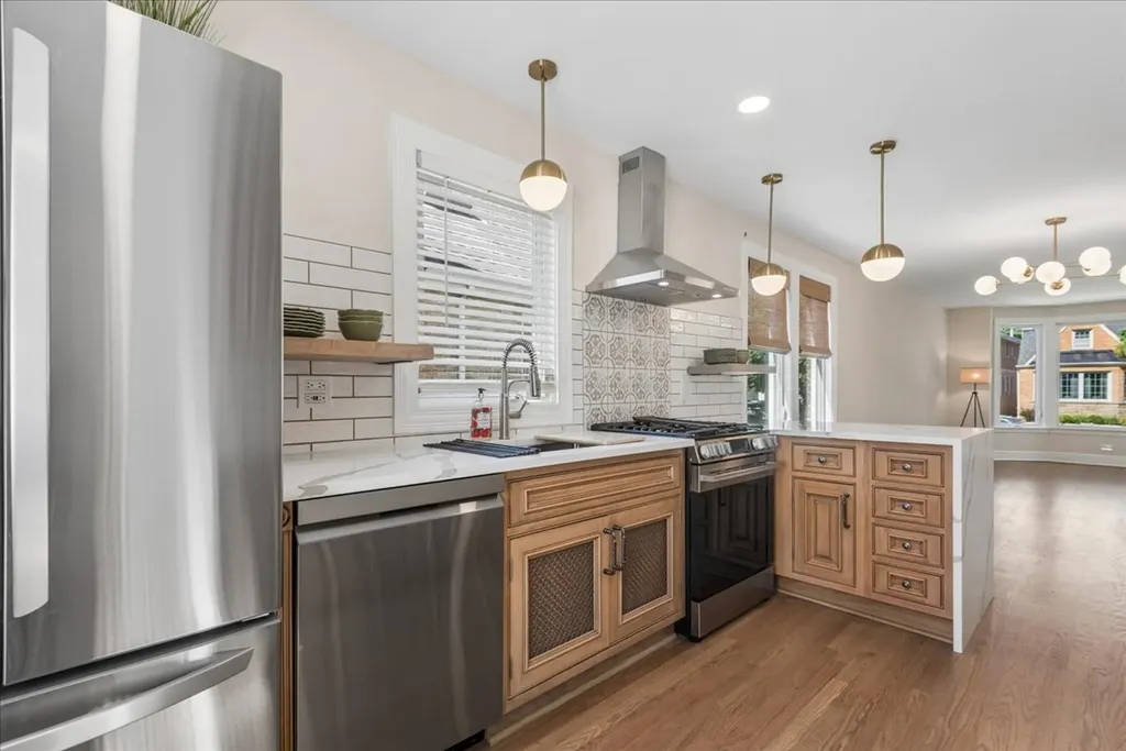 5905 North Melvina Avenue Chicago IL 60646