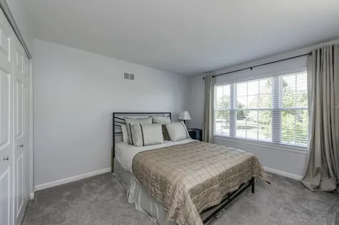 2901 Harrisburg Court Lindenhurst IL 60046
