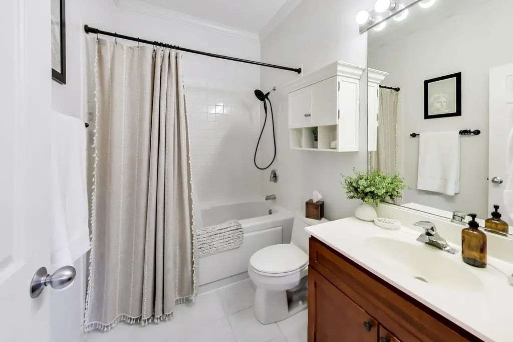 2342 West Bloomingdale Avenue Chicago IL 60647