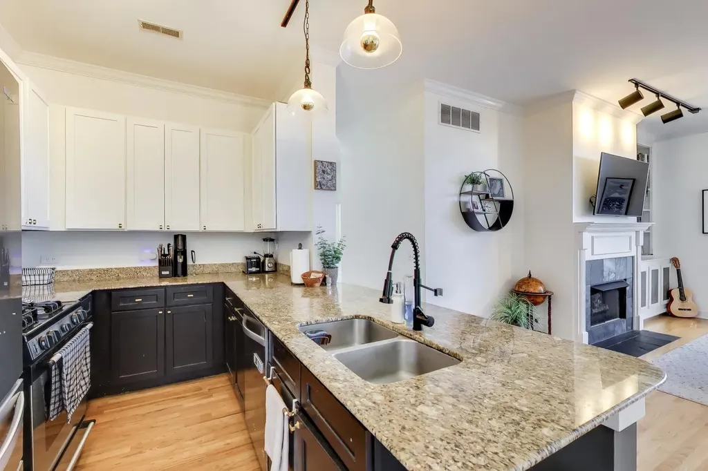 2342 West Bloomingdale Avenue Chicago IL 60647