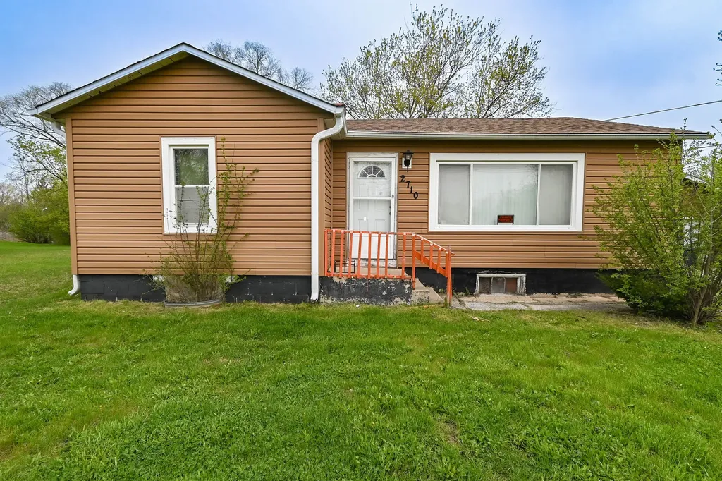 2710 30TH Street Zion IL 60099