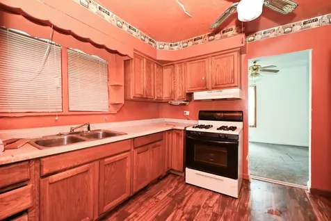 2710 30TH Street Zion IL 60099