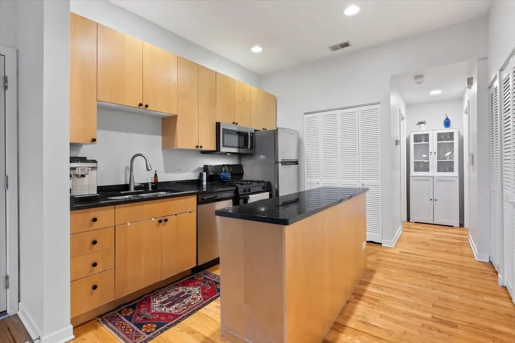 940 West Fry Street Chicago IL 60642