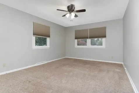 16 Woodruff Drive Bloomington IL 61701