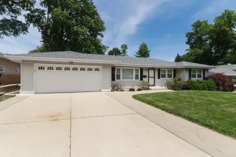 16 Woodruff Drive Bloomington IL 61701