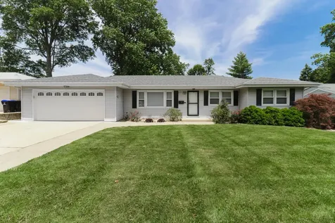 16 Woodruff Drive Bloomington IL 61701