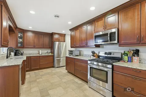 6456 West 175th Street Tinley Park IL 60477
