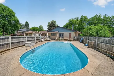 10062 Jesters Row Roscoe IL 61073