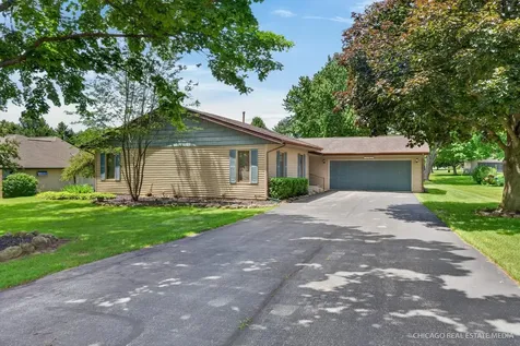 10062 Jesters Row Roscoe IL 61073