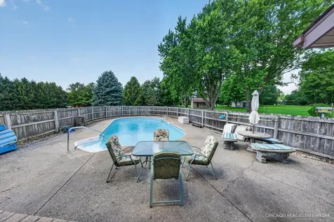 10062 Jesters Row Roscoe IL 61073