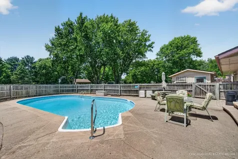 10062 Jesters Row Roscoe IL 61073