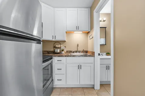 32 Montego Colony Fox Lake IL 60020
