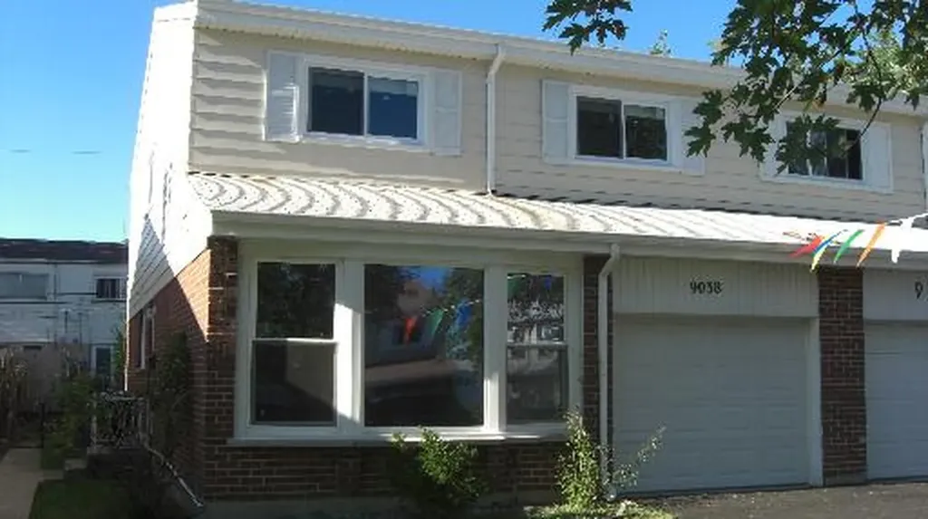 9038 Hollyberry Avenue Des Plaines IL 60016