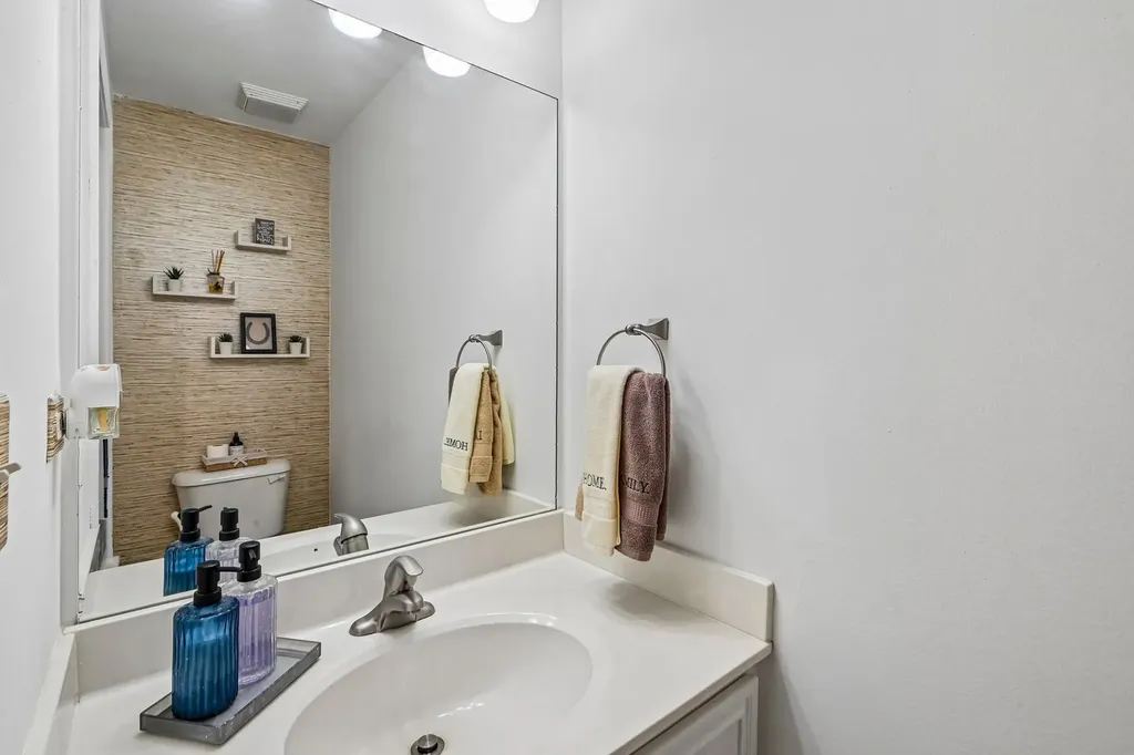 421 Lakeview Circle Bolingbrook IL 60440