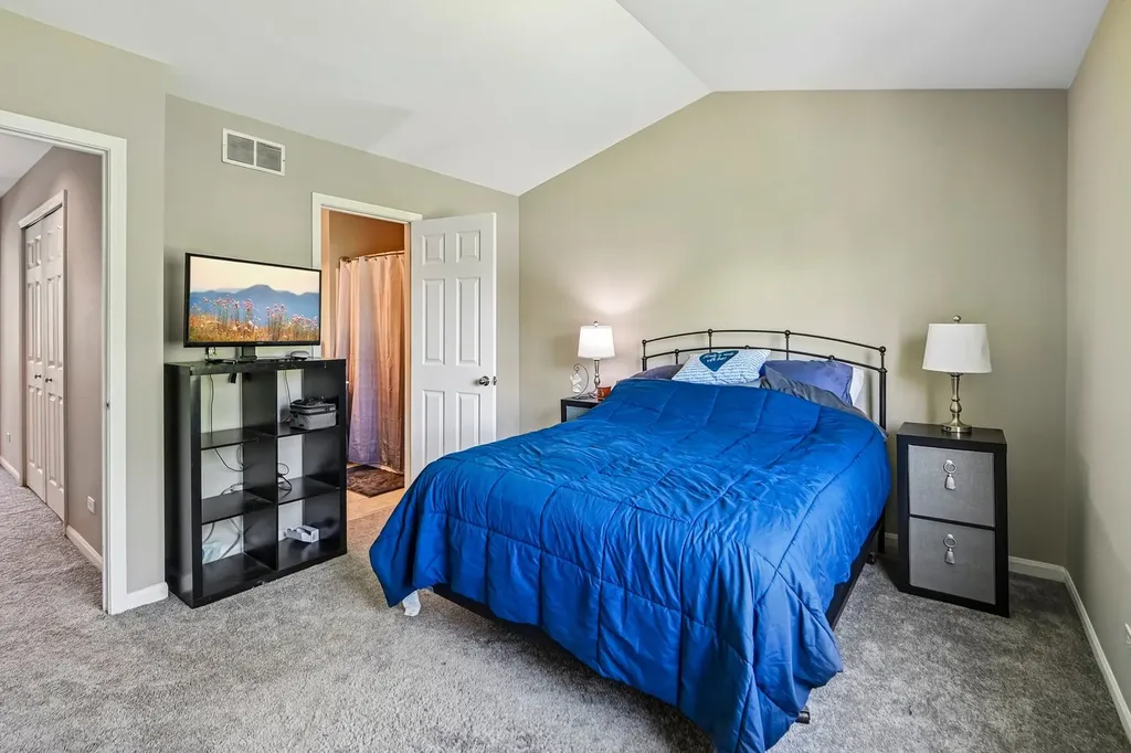 421 Lakeview Circle Bolingbrook IL 60440