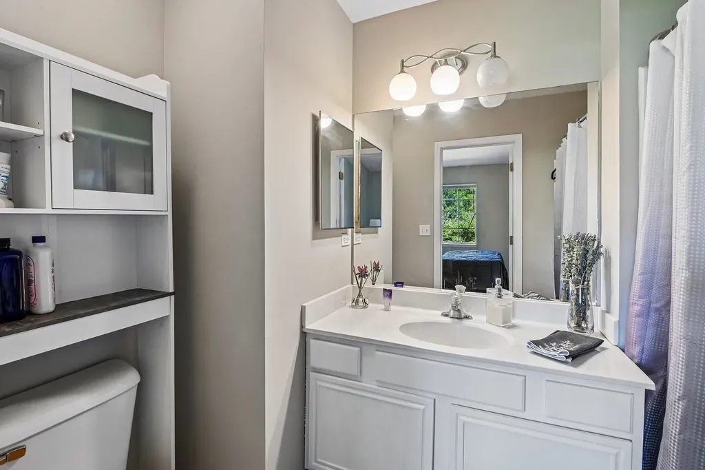 421 Lakeview Circle Bolingbrook IL 60440