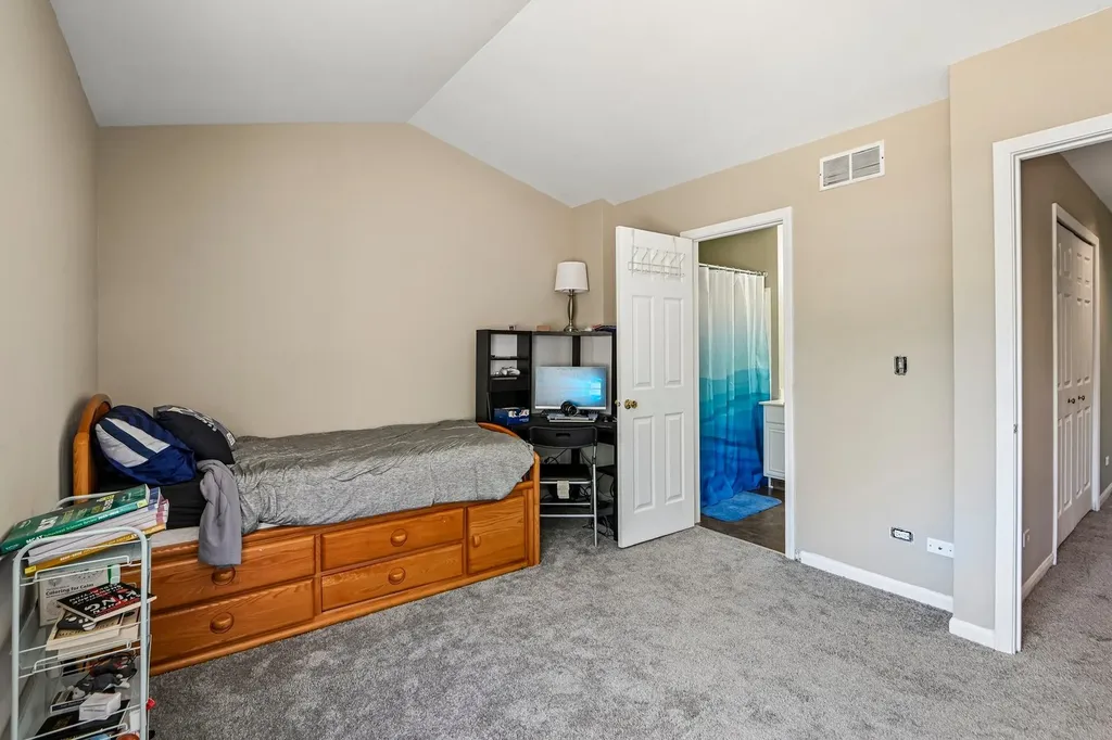 421 Lakeview Circle Bolingbrook IL 60440
